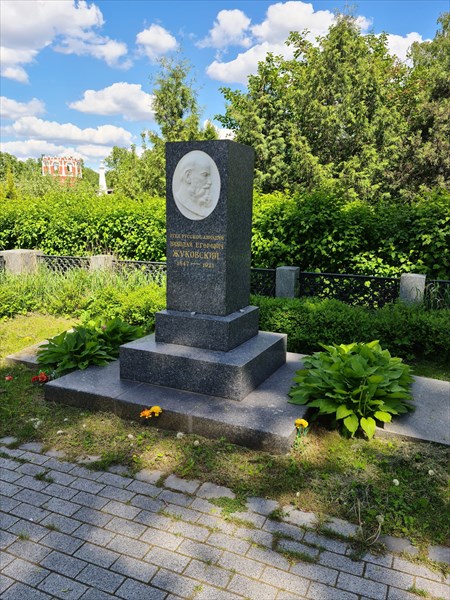 015-Памятник Николаю Жуковскому